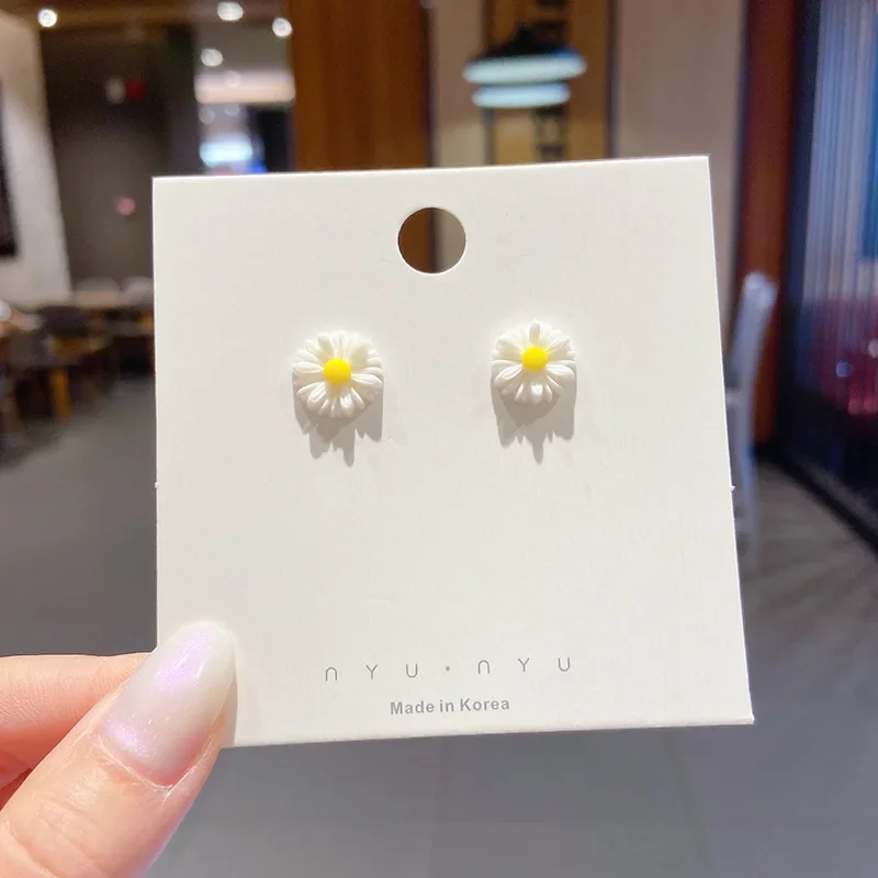 Zoete Witte Kleur Daisy Oorknopjes Voor Vrouwen Minimalistische Kleine Bloem Oor Sieraden Brincos Groothandel Verjaardagscadeau