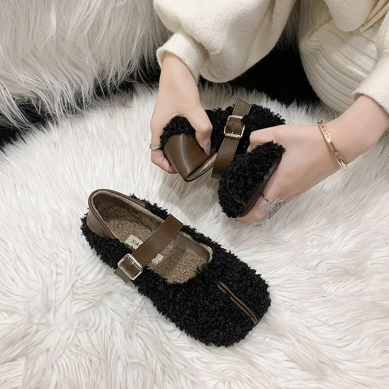 Okrągłe palce Casual Woman Shoe Autumn Loafers Fur Shallow Mouth Boat New Fall Moccasin Flock Buckle Strap Leisure Rubber Solid Mary