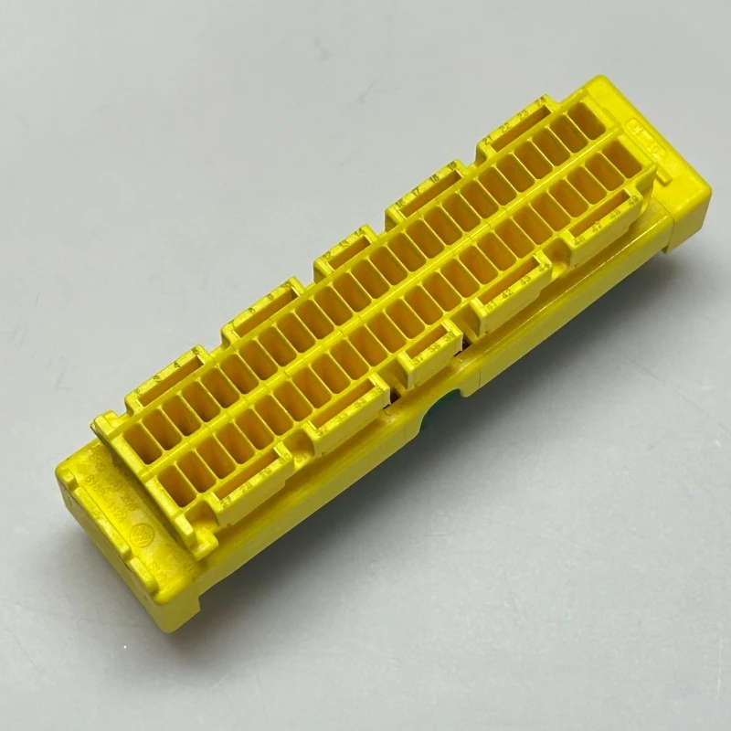 6189-1124/6R0973206 Original 50-hole, automotive connector, connector, sheath, inner core 3