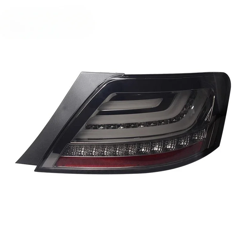 تنطبق على Toyot 05-09 مجموعة مصابيح خلفية Razo القديمة المعدلة LED أضواء الجري أضواء الفرامل أضواء إشارة الانعطاف المائية