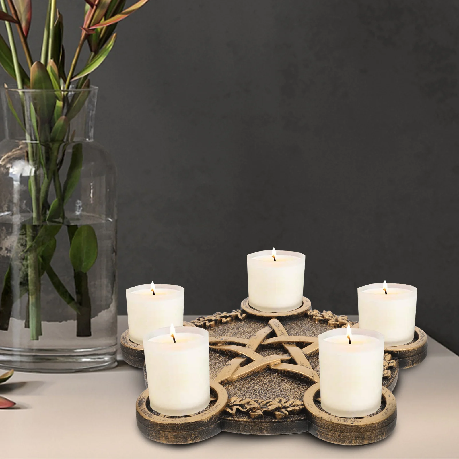 

Pentagram Candlestick Golden Resin nament Creative Base Sacrifice Prop Desktop Decor Pentacle Holder