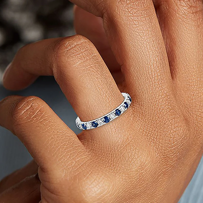 Huitan Runde, dünne Ringe mit blauen/weißen CZ-Steinen für Damen, einfache, stilvolle Accessoires für den täglichen Gebrauch, exquisiter Damenring-Schmuck