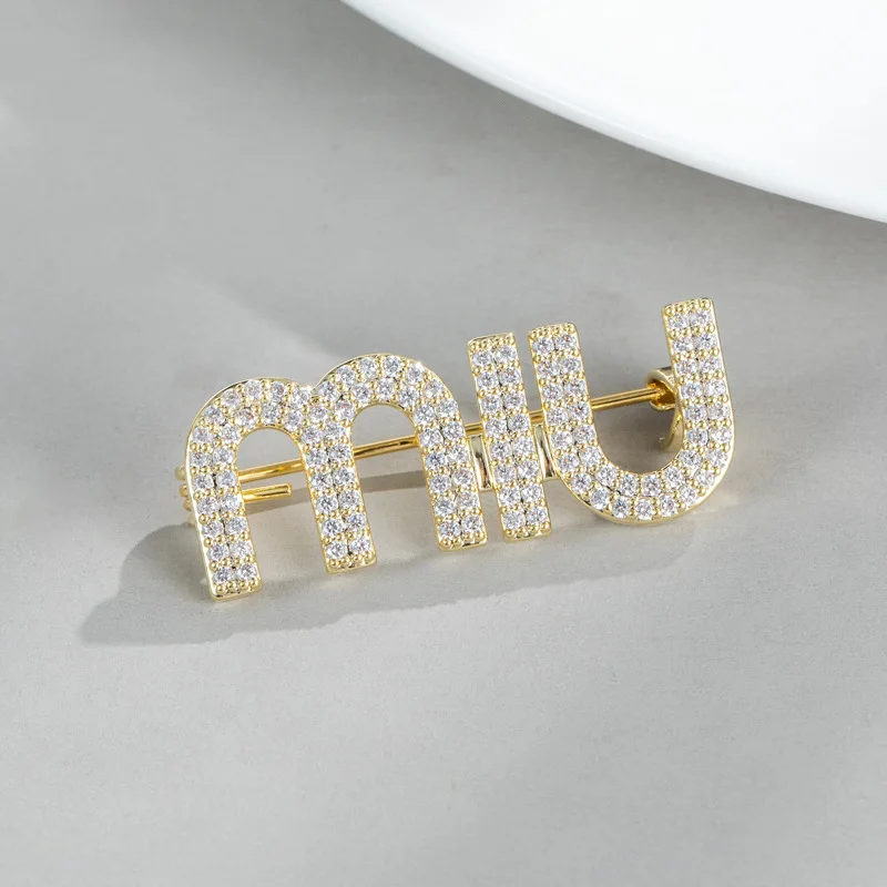 Light luxury fashion letter MIU brooch