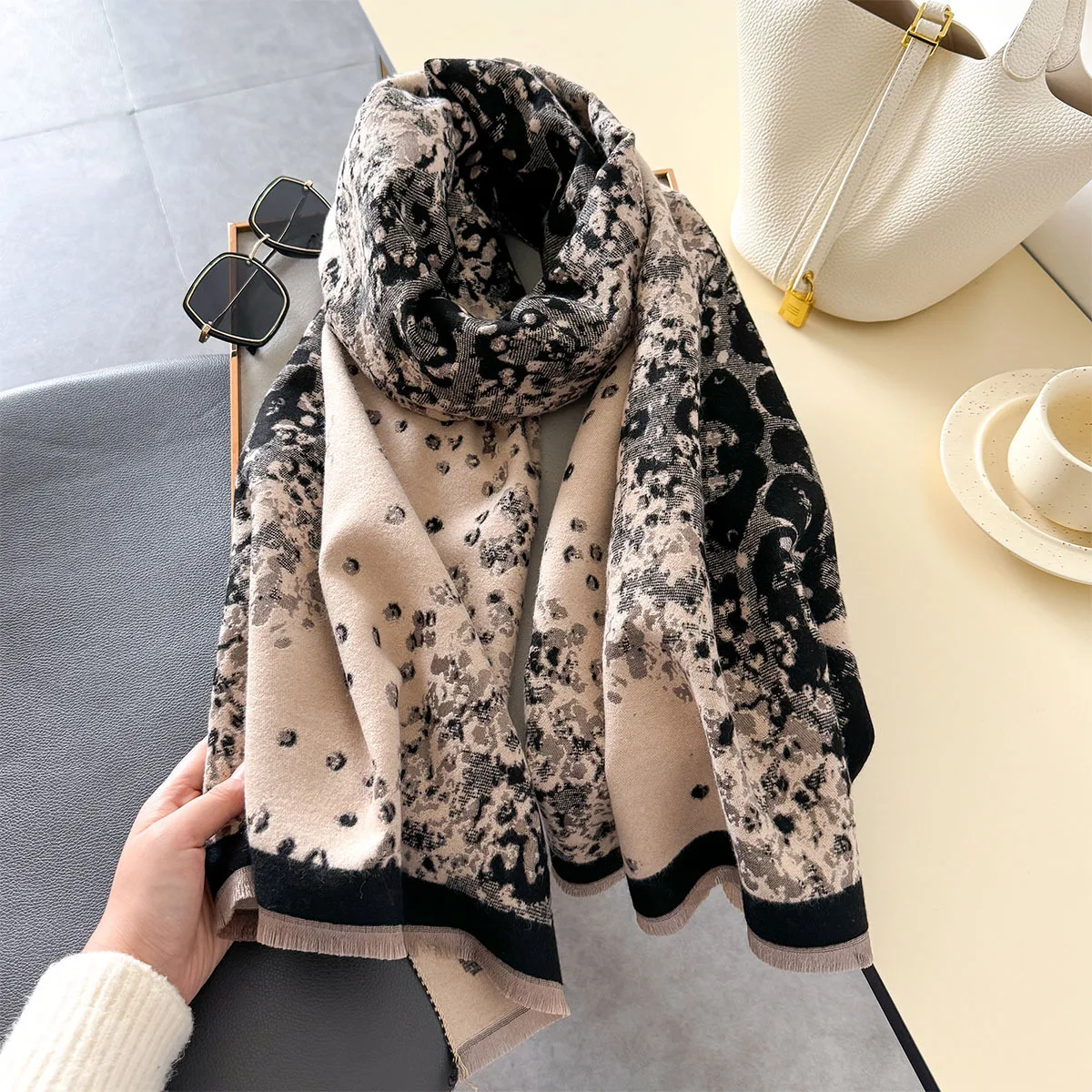 New Leopard Print Scarf Autumn&Winter Fashion Thick Warm Wraps Female Imitation Cashmere Shawl Women\'s Thickening Tassels Scarf