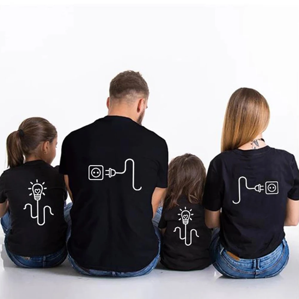 

Cartoon Printed Family Matching Clothes Tshirt Funny Charging Bulb Pattern Casual Father Mother Son Daughter T Shirts Baby Tops