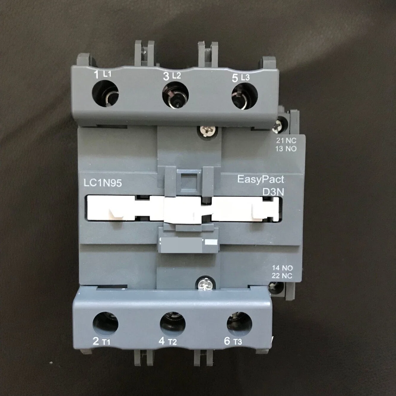 

Контактор переменного тока LC1N95M5N (с катушкой переменного тока) 3P | 95А | 220 В переменного тока
