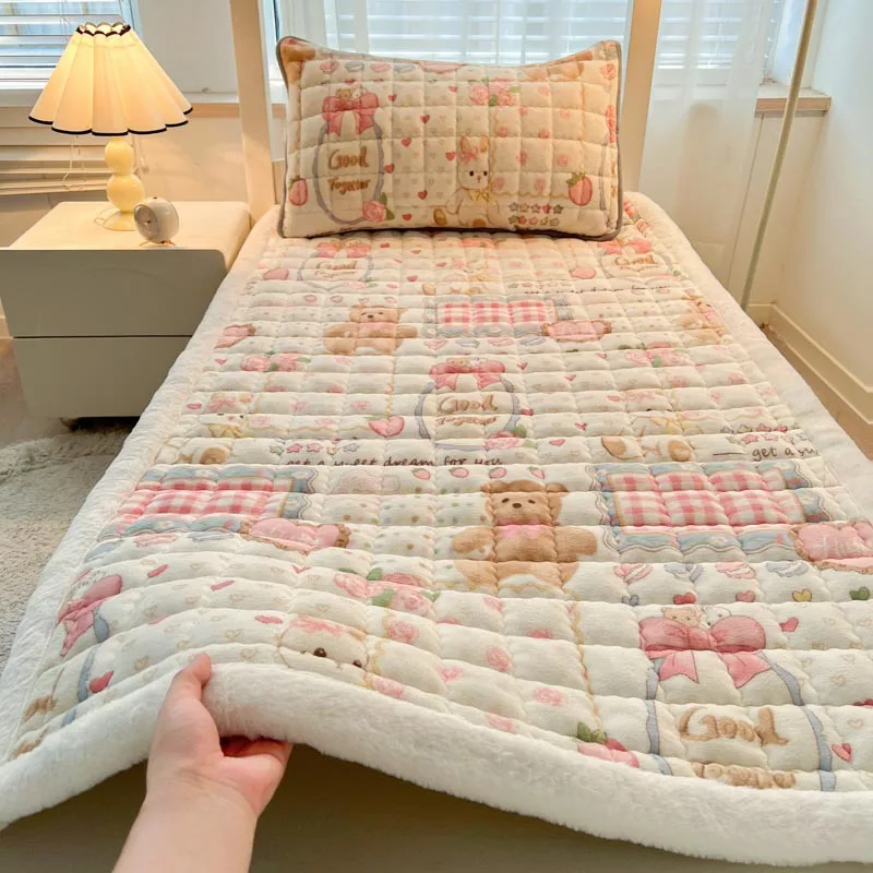 Winter Quilted Thin Velvet Mattress Topper Plush Bed Sleeping Mat Soft Bed Sheet Queen King Size Bed Protection Pad Bedspread