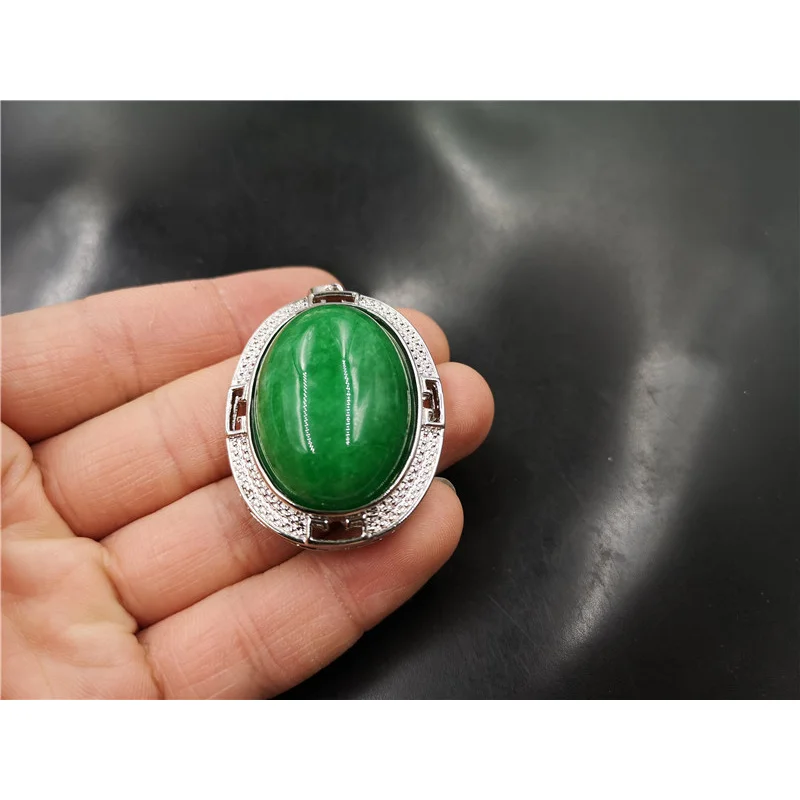 Dry Iron Sheng-Shaped Pendant Vacuum Electroplating Inlaid Yang Green Jade