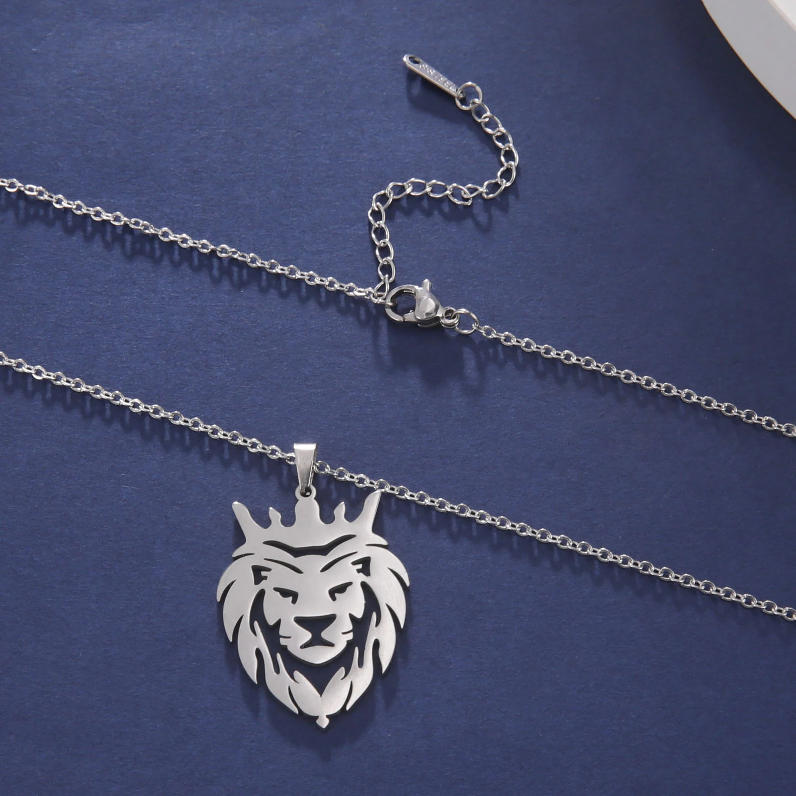 Cazador corona rey León collar para Mujeres Hombres nuevo en acero inoxidable Animal colgante pareja collar joyería madre regalo 2025