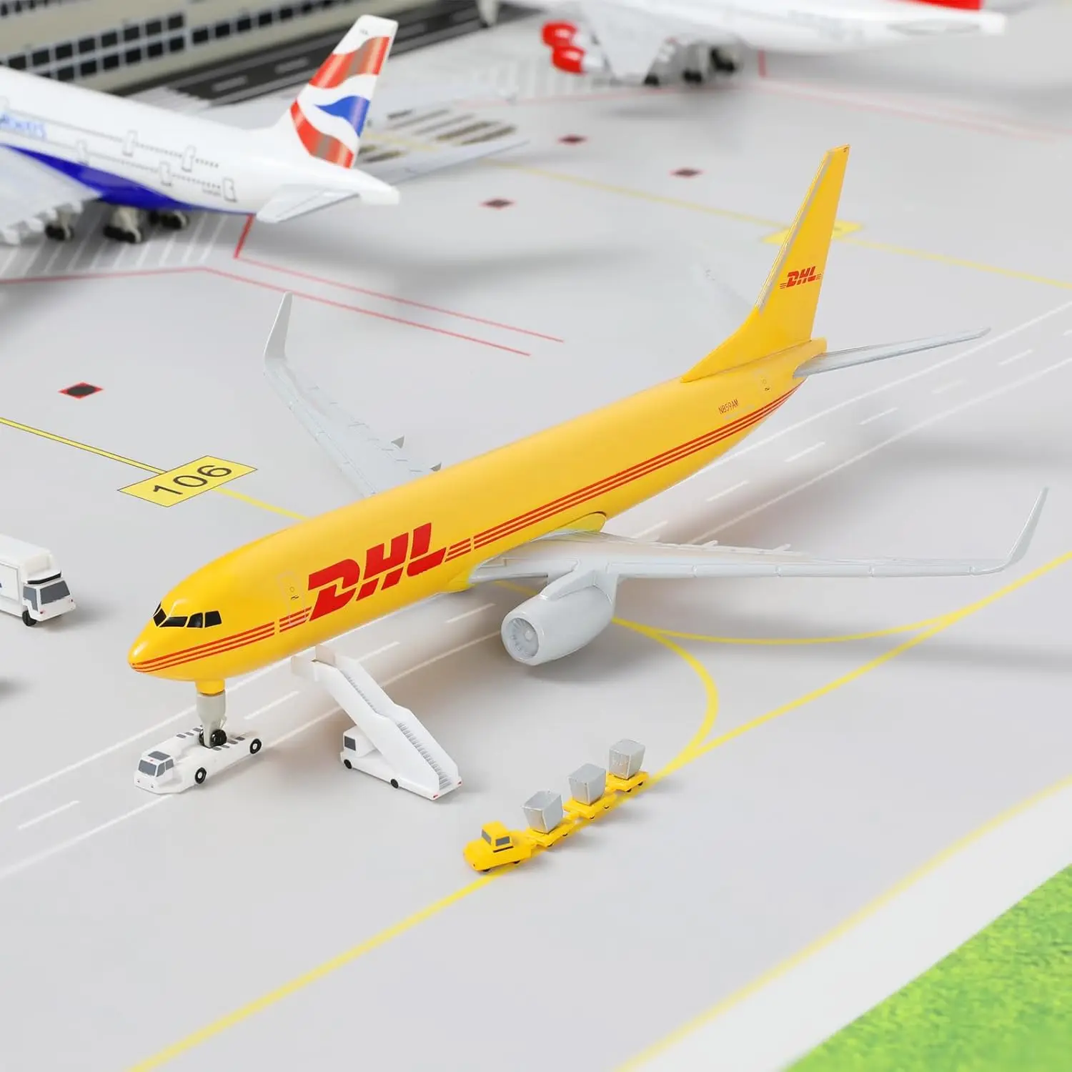 20cm DHL B737 Die-cast Metal Airplane Model with Display Stand for Aviation Enthusiast Gift or Display Decorations