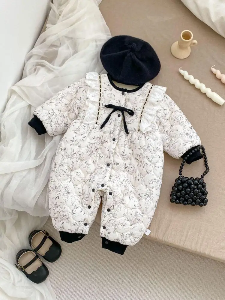 2025 Winter Nieuwe Baby Warme Romper Pasgeboren Peuter Kleding Plus Fluwelen Dikke Baby Meisje Bloemenprint Boog Gewatteerde Jumpsuit 0-24 M