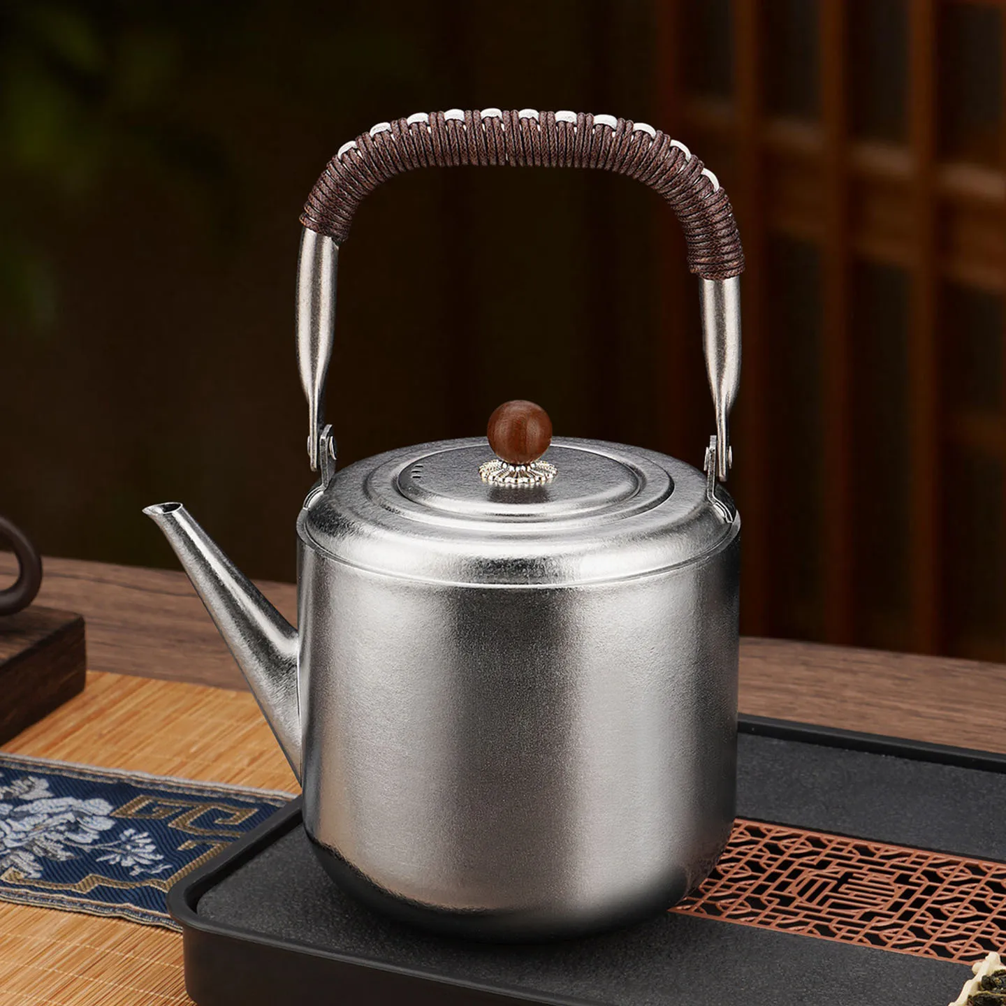 

1500ML Pure Titanium Water Kettle/Teapot with Anti-Heat Handle,High-Temperature Crystallization,Lightweight Drinking Utensil