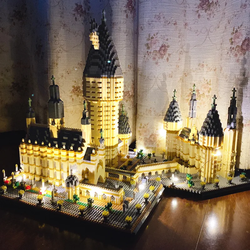 

Magic Castle Micro Building Blocks 7750pcs+ Architecture 3D Model Mini Bricks Toys Anime Gifts For Kids YZ-071