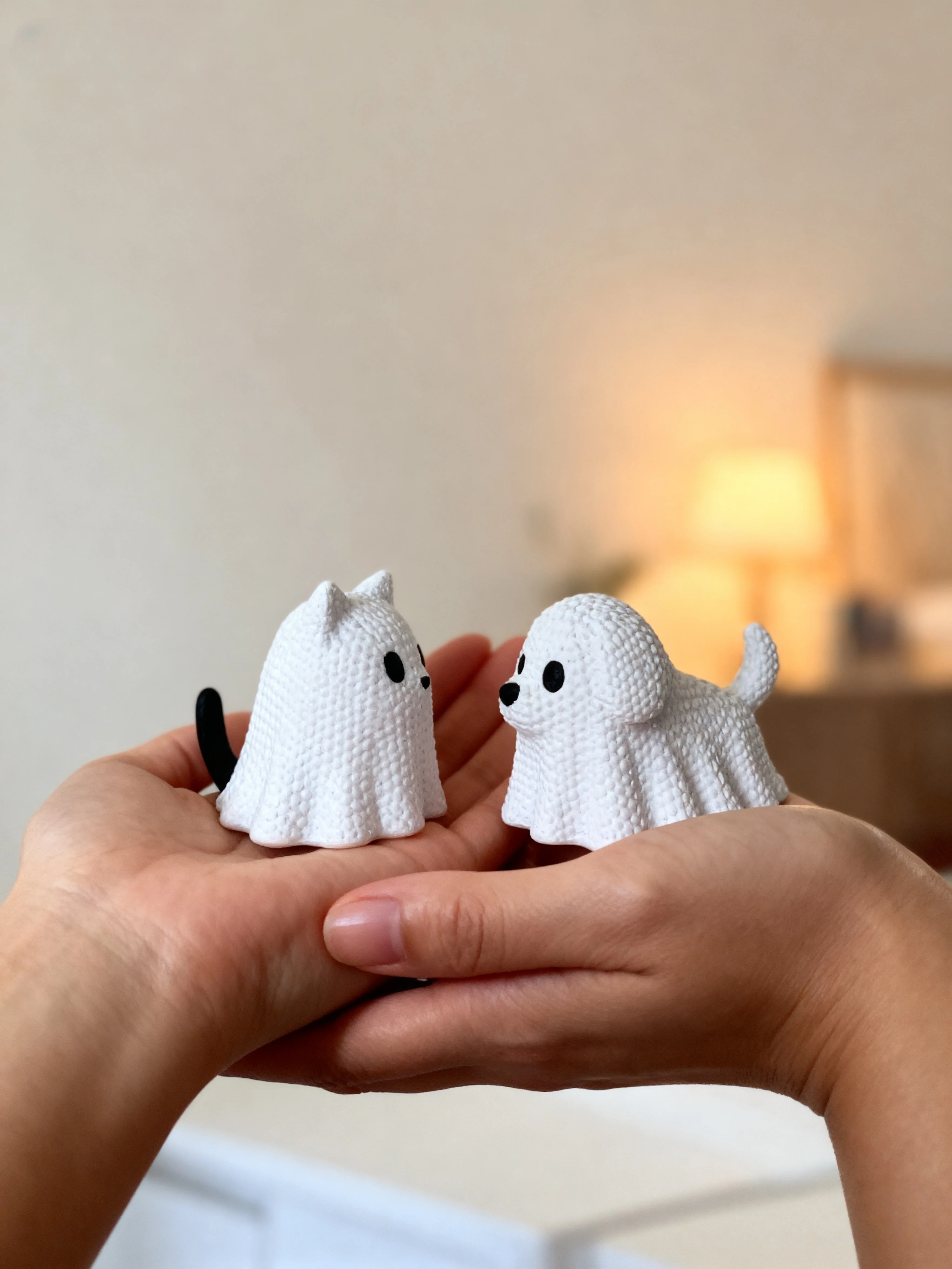 2 peças-decorações de estátua de férias de gato fantasma e cachorro fantasma, feitas de plástico, presentes de Halloween, presentes de aniversário peculiares, ornamentos decorativos de mesa, enchimentos de lembrancinhas de festa