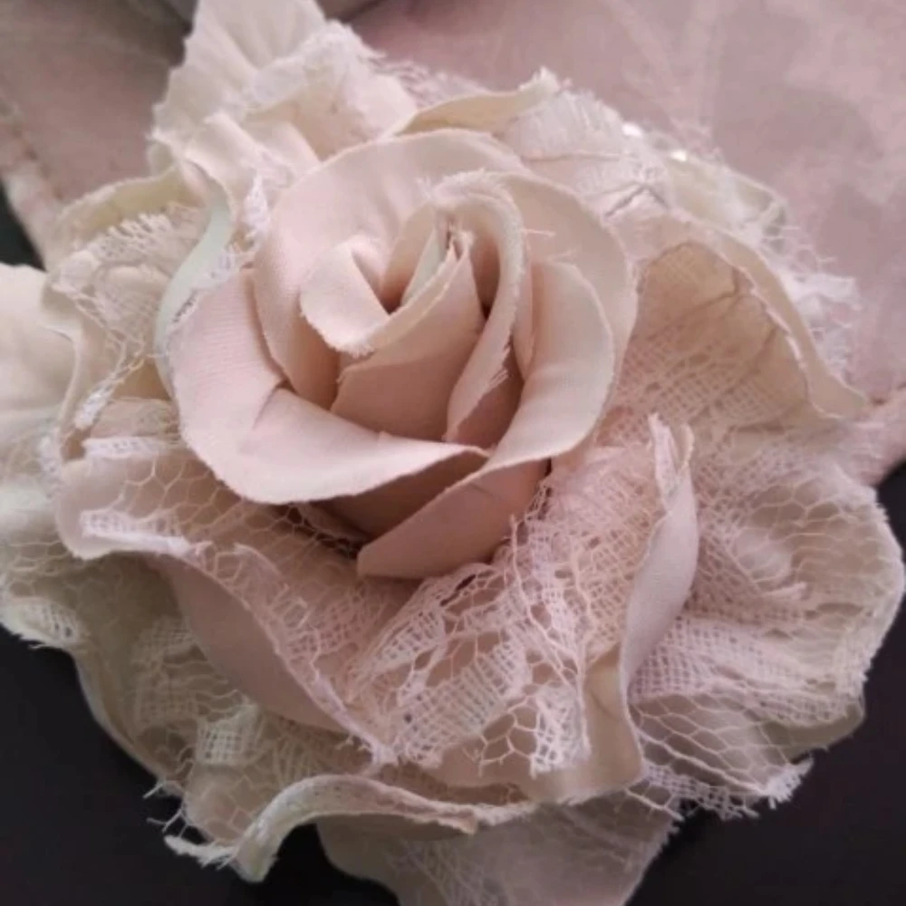 Handmade Fabric Lace Rose Flower Brooch Korean-Inspired Pearl Corsage Pin for Women's Fashion Wedding Daily Accessories