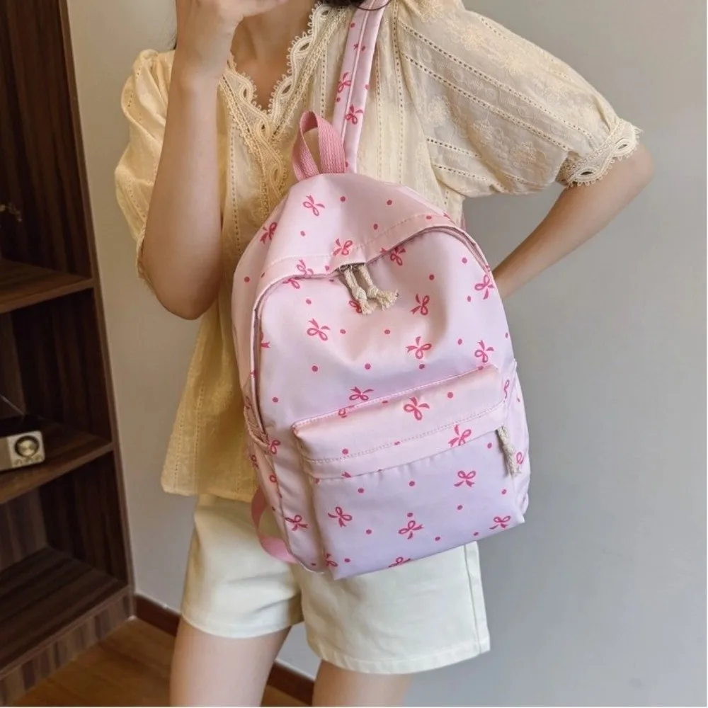 مجموعة حقيبة ظهر مكونة من 3 قطع على شكل فيونكة منقطة ذات سعة كبيرة وأشرطة قابلة للتعديل حقيبة ظهر مدرسية مع حقيبة غداء مقلمة متعددة الجيوب