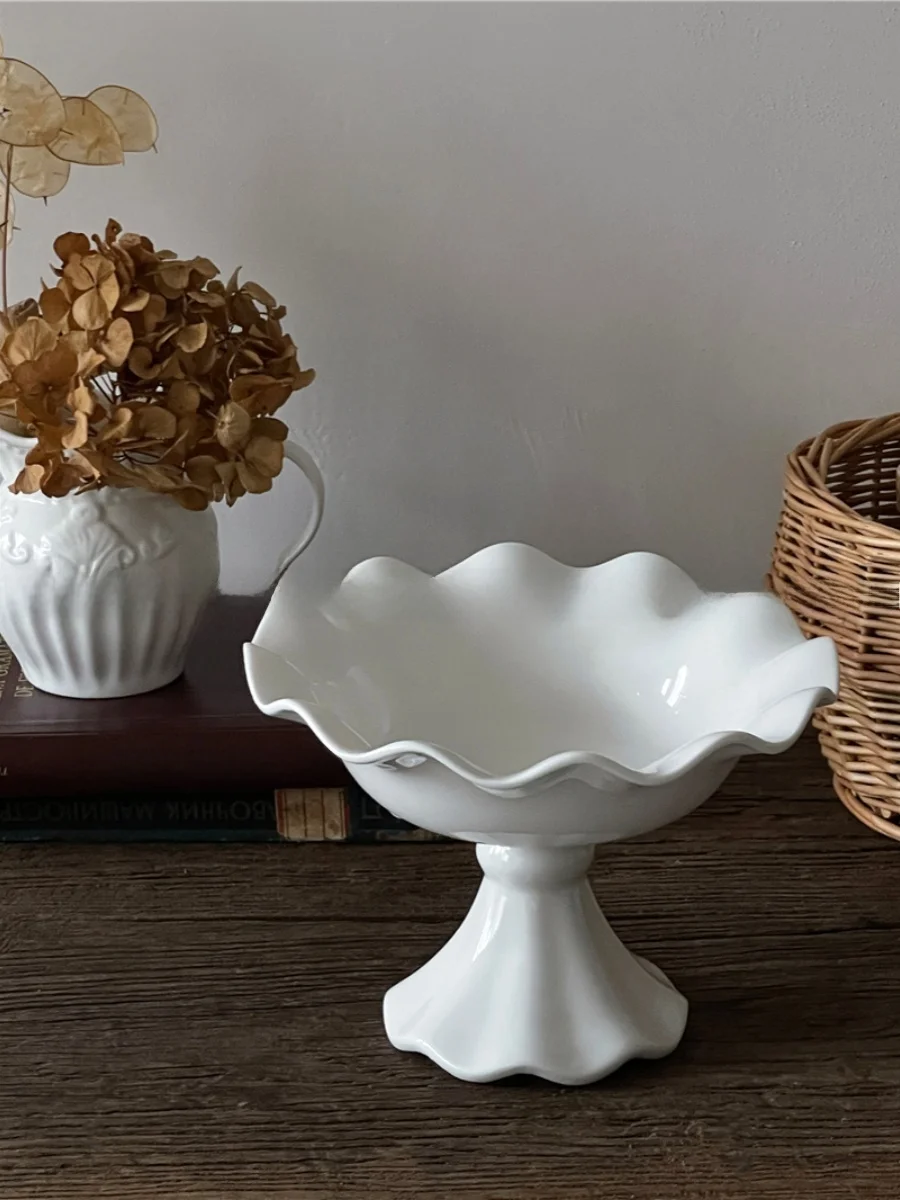 

Белая фруктовая чаша Cerc с высокой ножкой, волнистая юбка, декоративные украшения для гостиной, украшение для дома, художественный поднос с фруктами