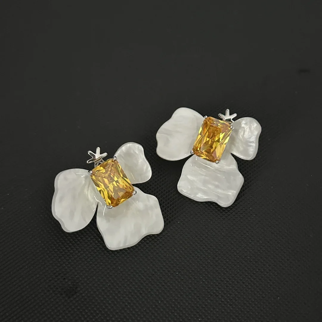 

Stylish flowers Exquisite High quality sweet earrings