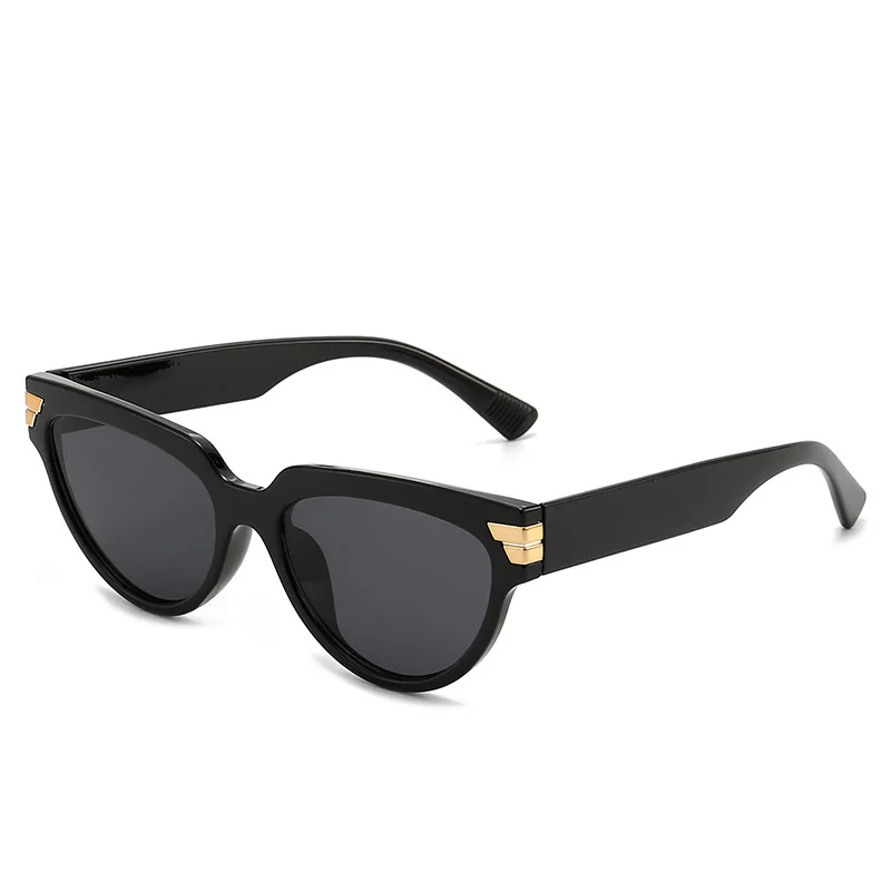 New sunglasses, cat eyes, sunglasses, rivets, women's runway style INS, internet celebrity, same triangle