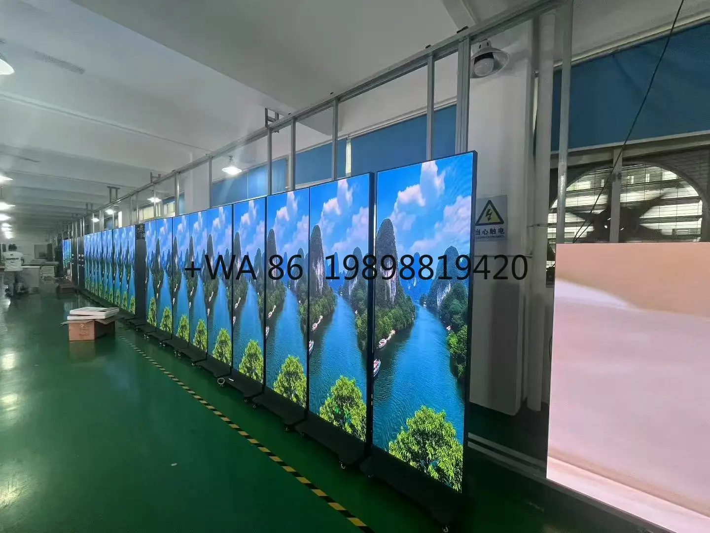 آلة للمطاعم ومراكز التسوق مصدر المصنع مباشرة HD داخلي رقيق قابل للطي شاشة LED للإعلان