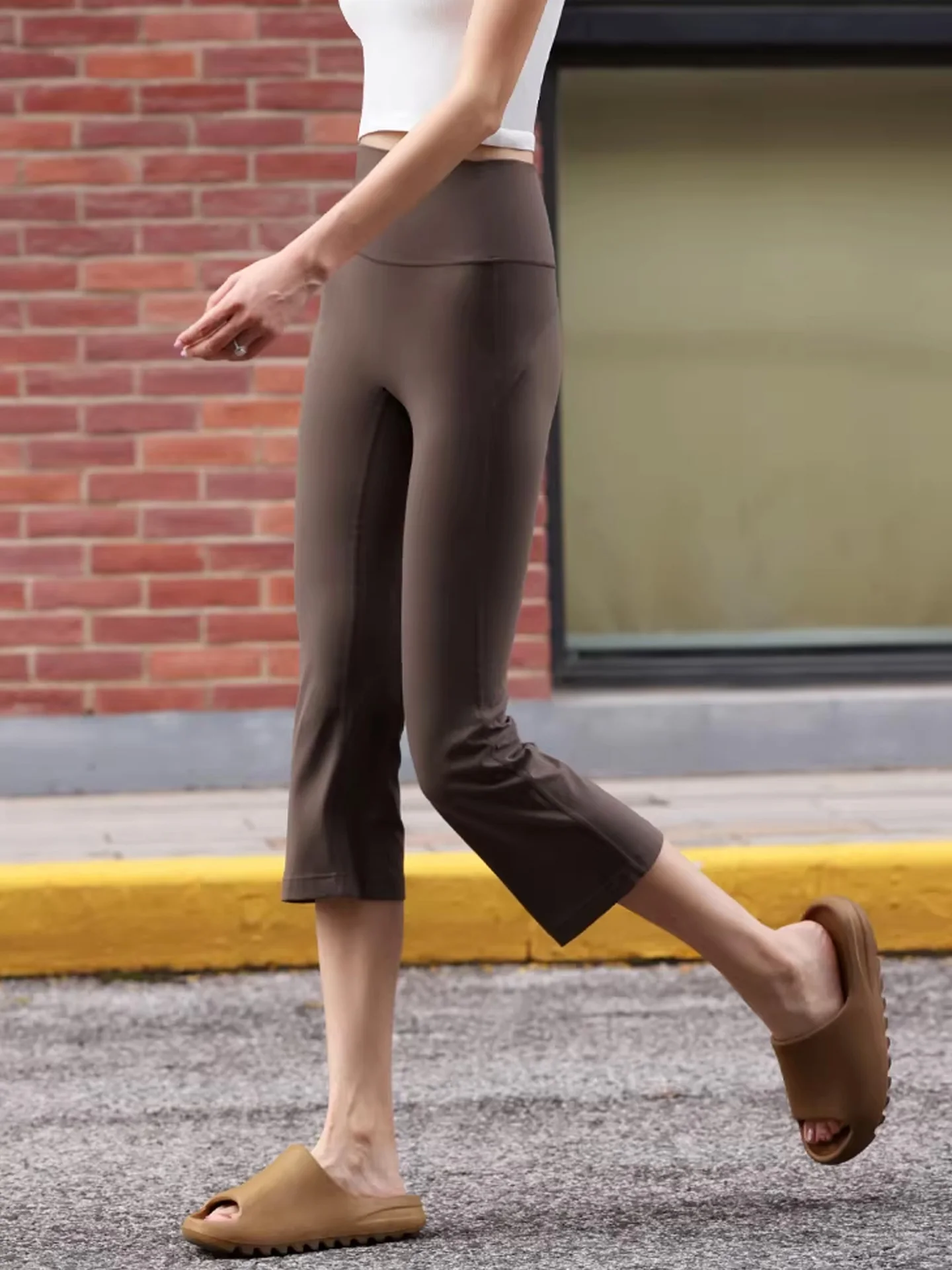 

Новые женские леггинсы для йоги 2025 года: утягивающие, с эффектом подтяжки ягодиц, облегающие, для бега, спортивные капри, длинные брюки с высокой талией из нейлона