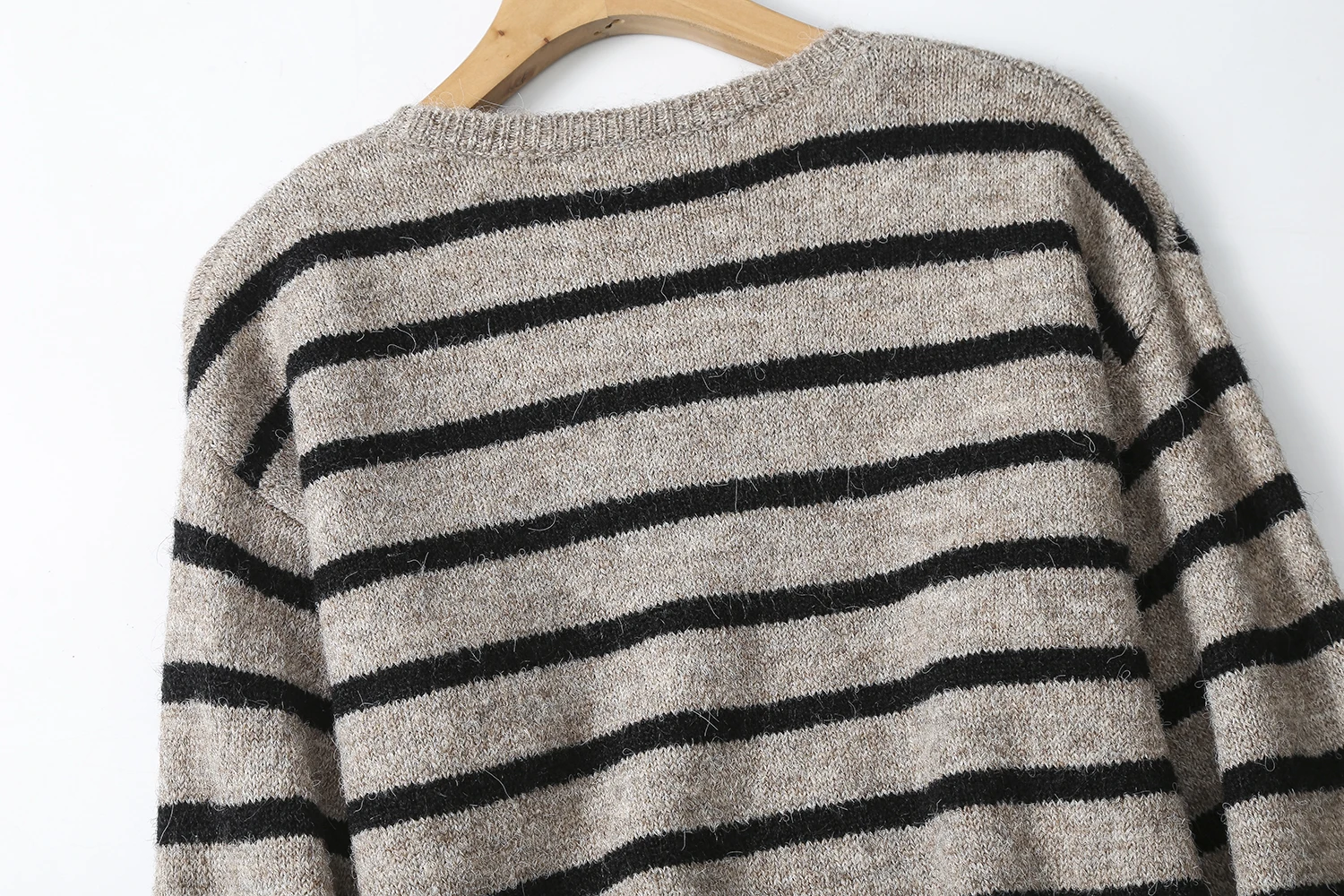 Ethereal MD 2024 new style of Women\'s casual lazy soft waxy striped crew-neck sweater sweater