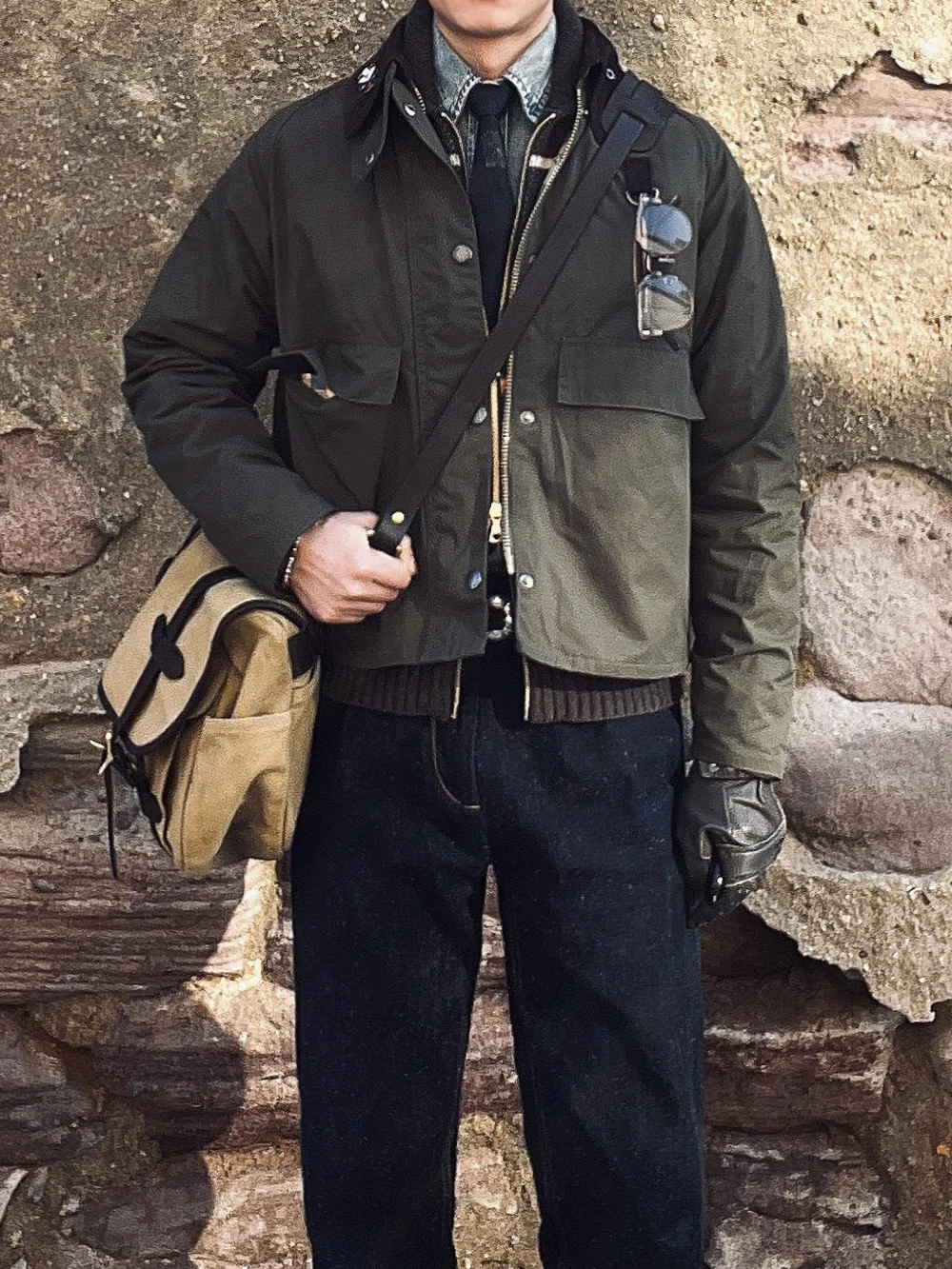 

Wax canvas slim jacket lapel short American retro casual fishing jacket suitable for young men.