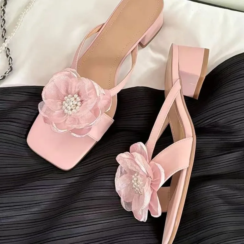 Women's Slippers Temperament Square Head Thick Heel Cool Slippers Fashion Three-dimensional Floral Decoration One-word Slippers