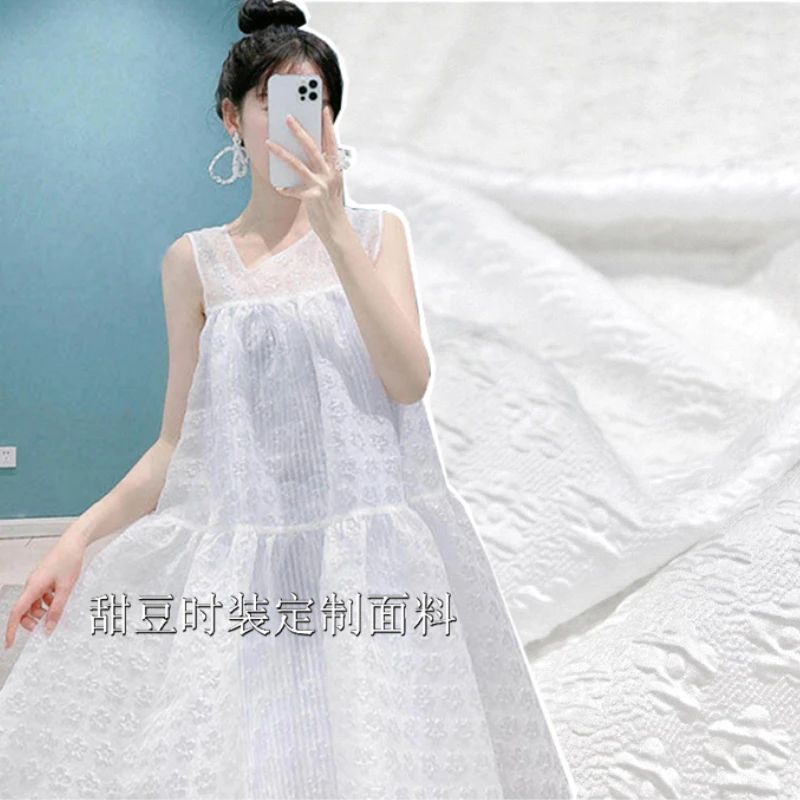 

Пряжа окрашенная жаккардовая ткань из парчовой ткани весна-лето тонкое платье с маленьким цветком и темным узором брендовая одежда модная дизайнерская ткань