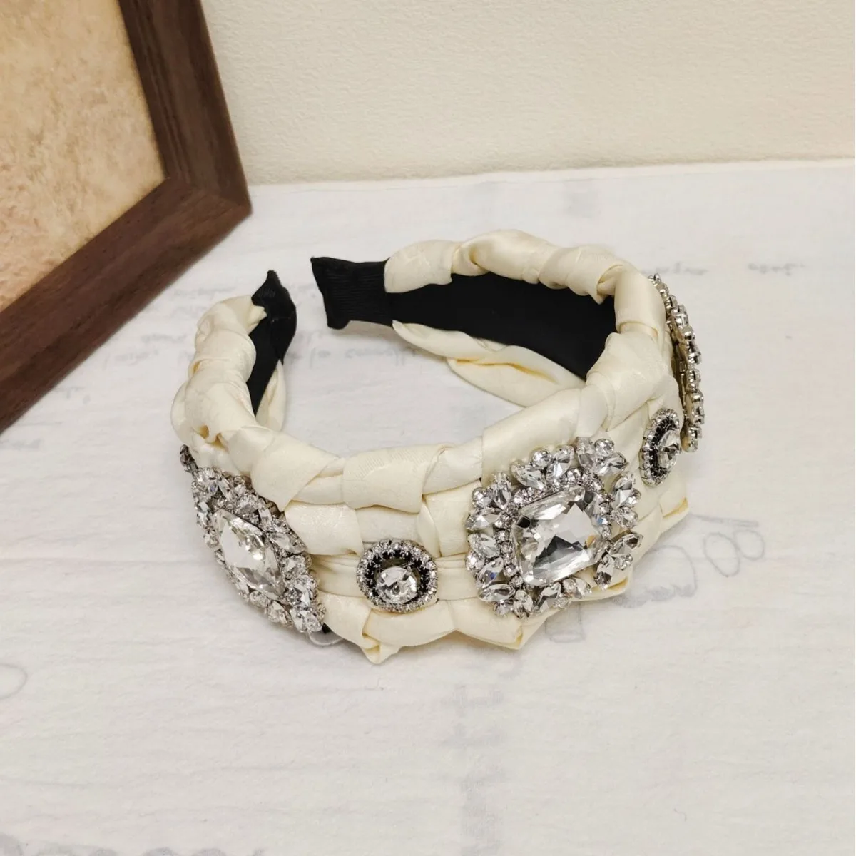 Hanfeng Heavy Industry Light Luxury Wide Edge Headband Weaving Retro Premium Feeling Headband Covering White Hair Card Going Out
