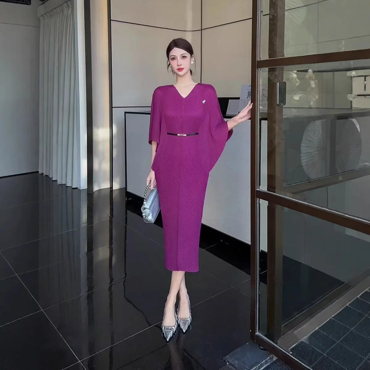 

Miyake Style Pleated Dress for Women 2025 New Solid Color V-neck Short-sleeved Large Size Elegant Casual Pleated Skirt