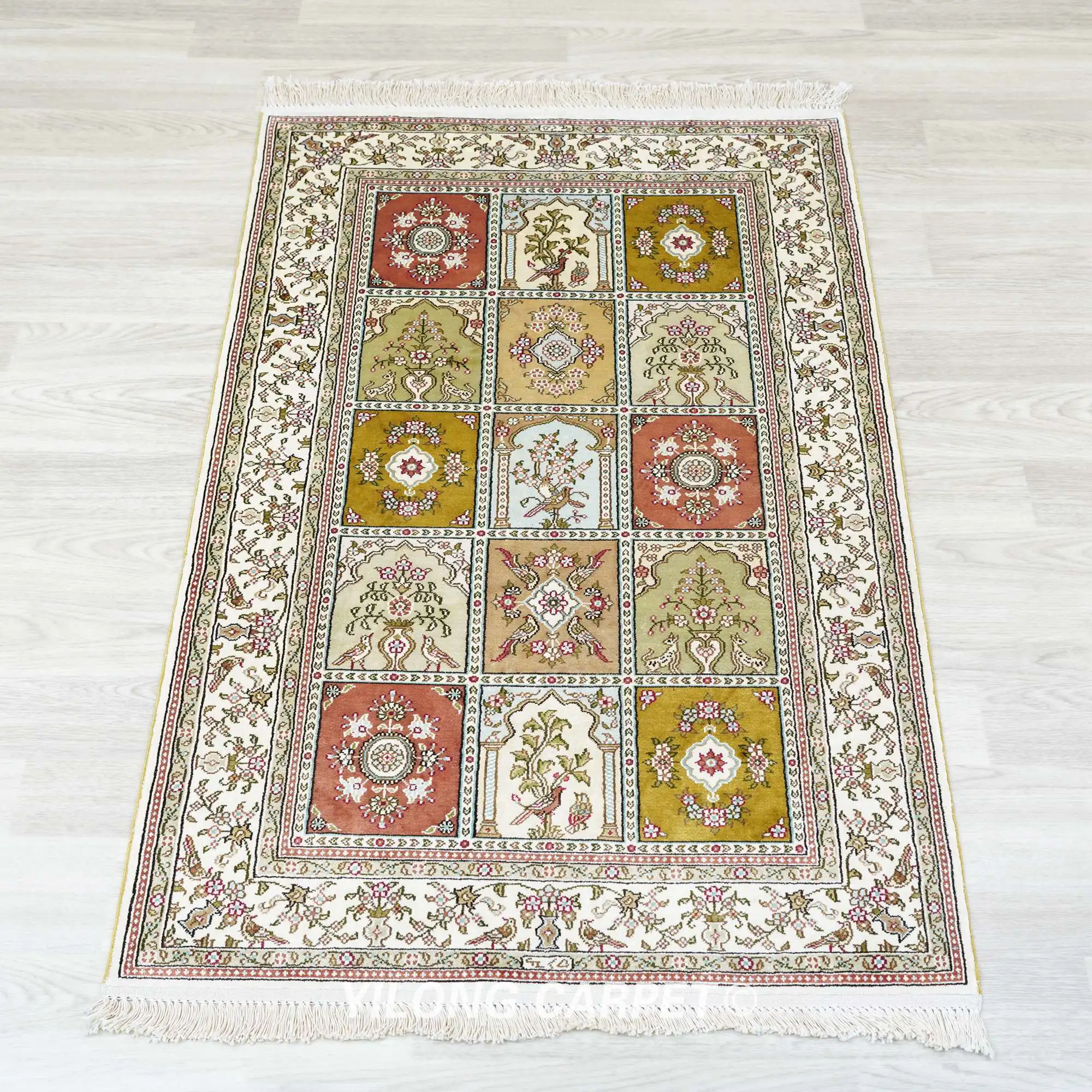 

76x122cm Hand Knotted Classic Carpets Silk Handmade Garden Scene Rug (HF173B)