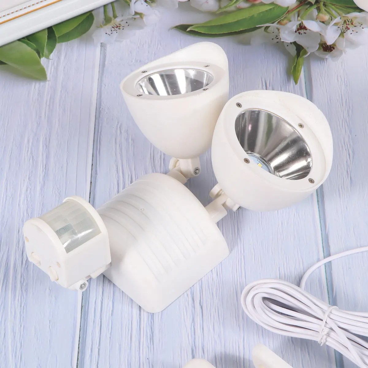 double-head-solar-power-spotlight-waterproof-outdoor-garden-wall-lamp-energy-saving-solar-light-landscape-lawn-light