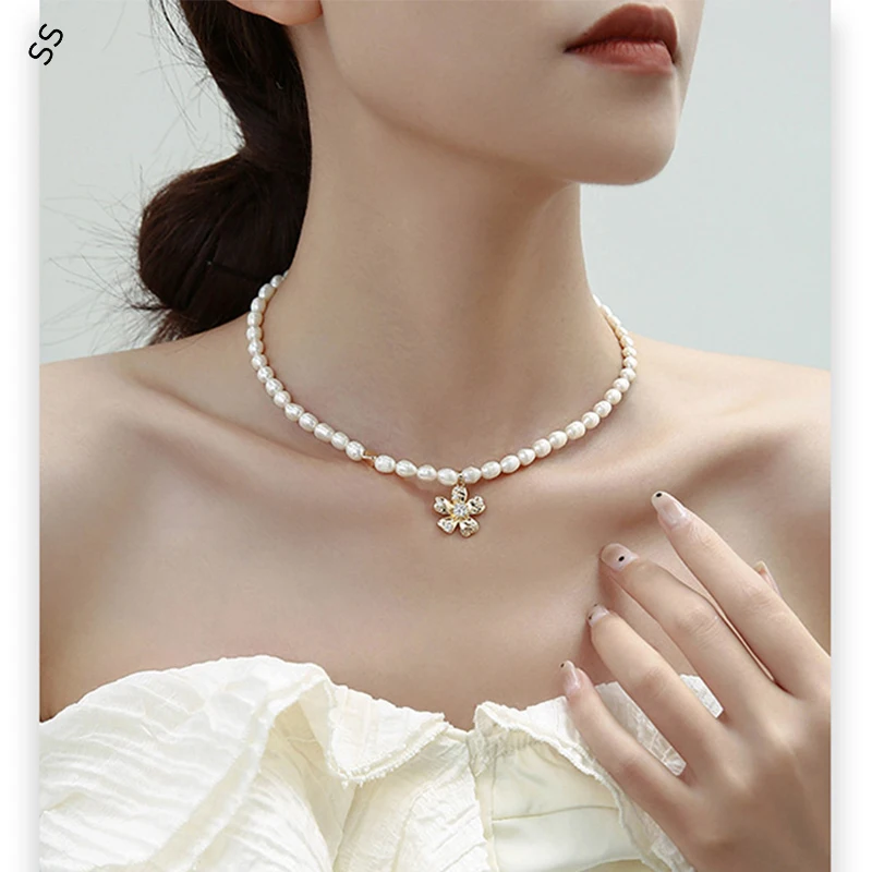 

Flower Natural Pearl Necklace for Women's Stylish Minimalist Designer Choker Fashion Accessory