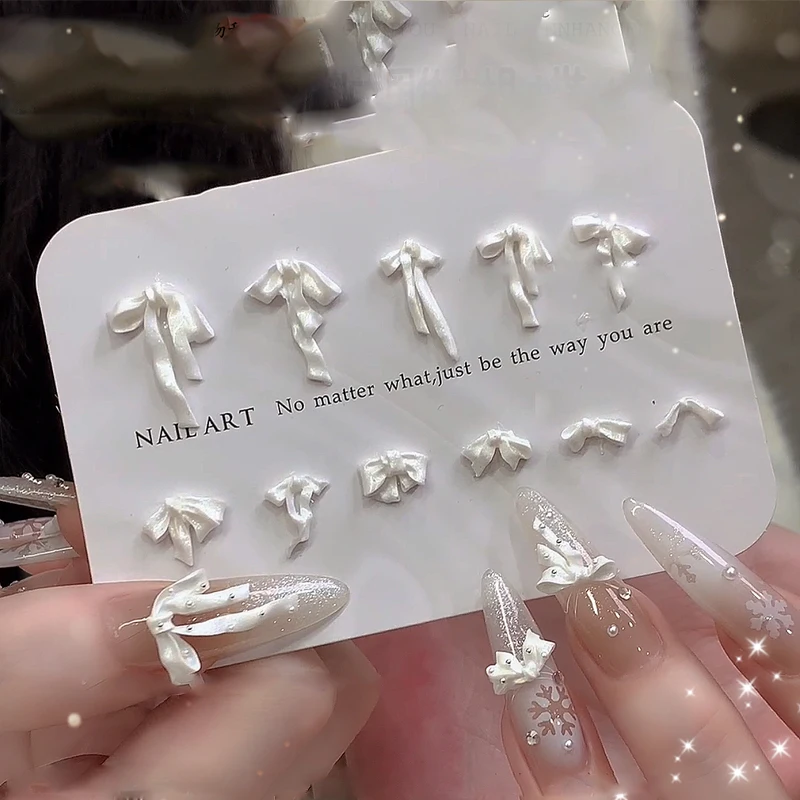 50 Piezas de Adornos de Uñas 3D con Formas Múltiples, Lazos Perlados Blancos/Rosados/Azules, Decoraciones de Uñas con Lazos de Satén, Accesorios para Manicura