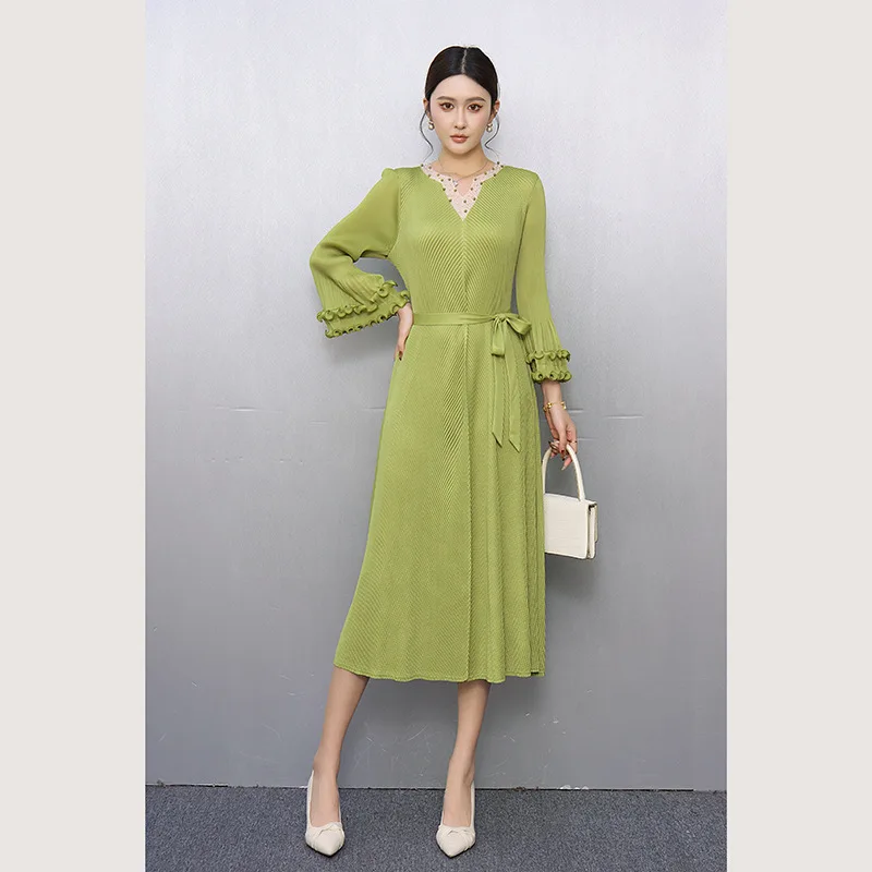 Miyake plisado 2025 nuevo vestido rojo plisado de estilo famoso a la moda para mujer falda elegante de longitud media con cintura para personas mayores