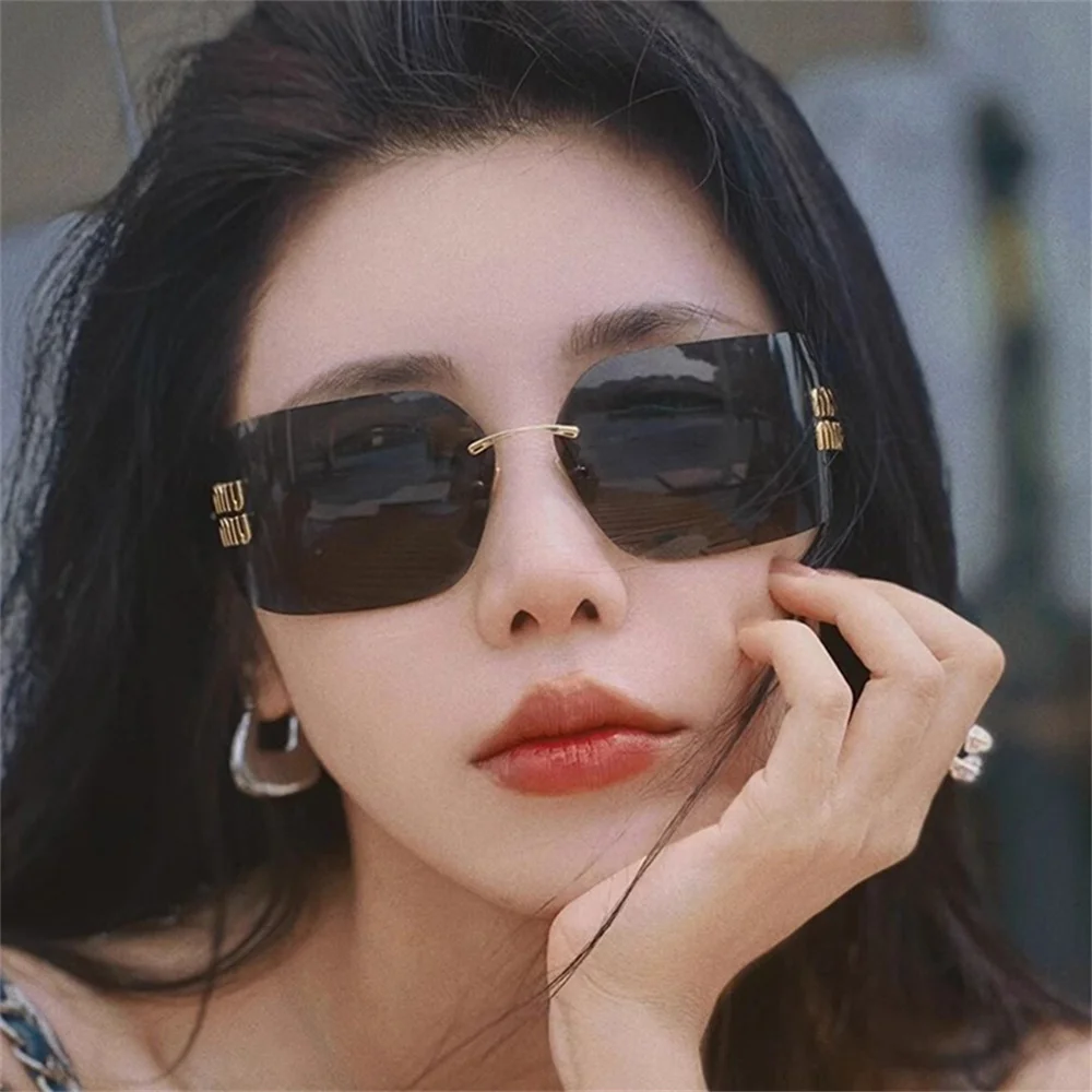 Retro American Curved Lenses Women\'S Sunglasses Personalized Letter Decoration Glasses Outdoor Popular Eyepieces Shades Eyewear