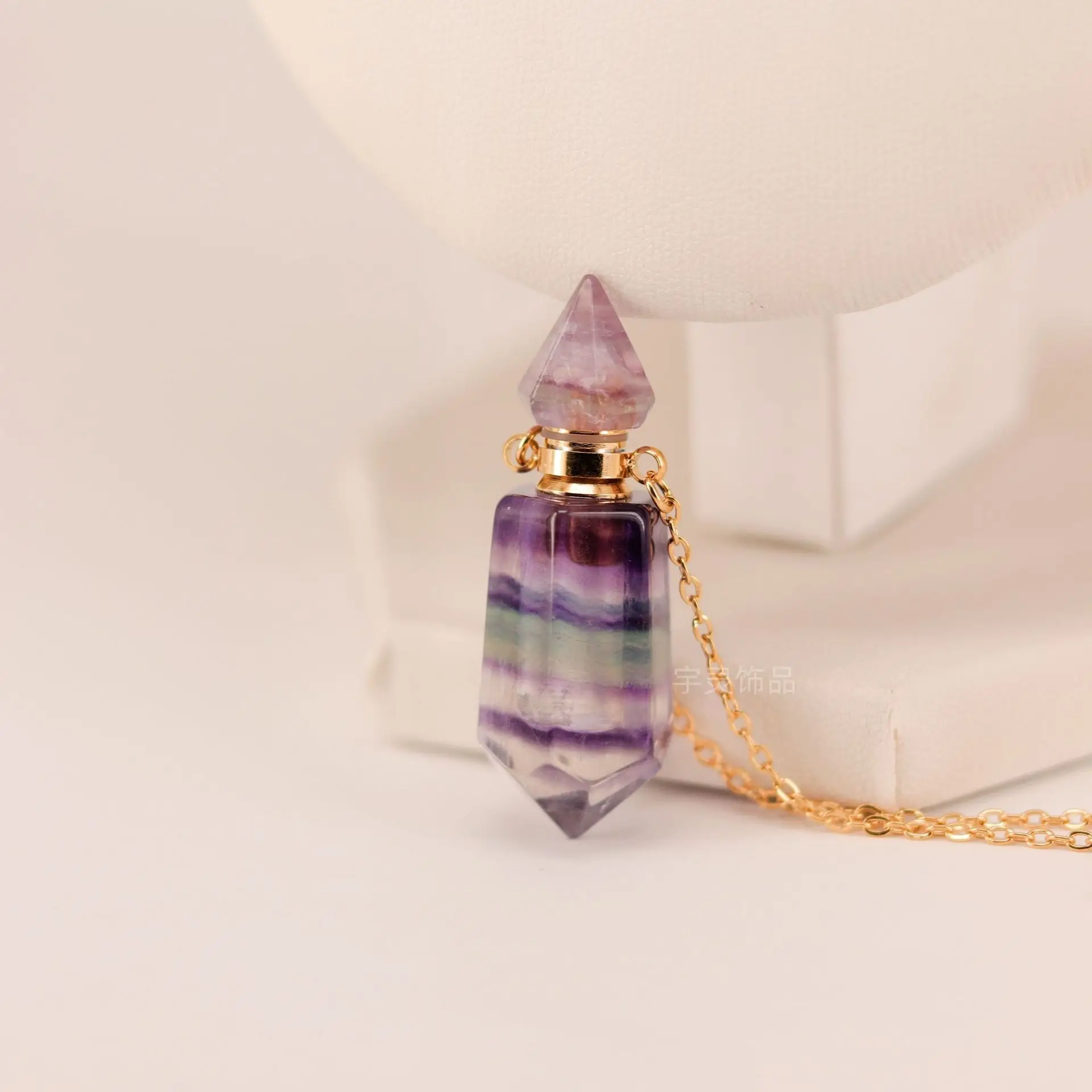 

Natural Crystal Double-pointed Hexagonal Pendulum Essential Oil Bottle for Aromatherapy with 55cm Chain