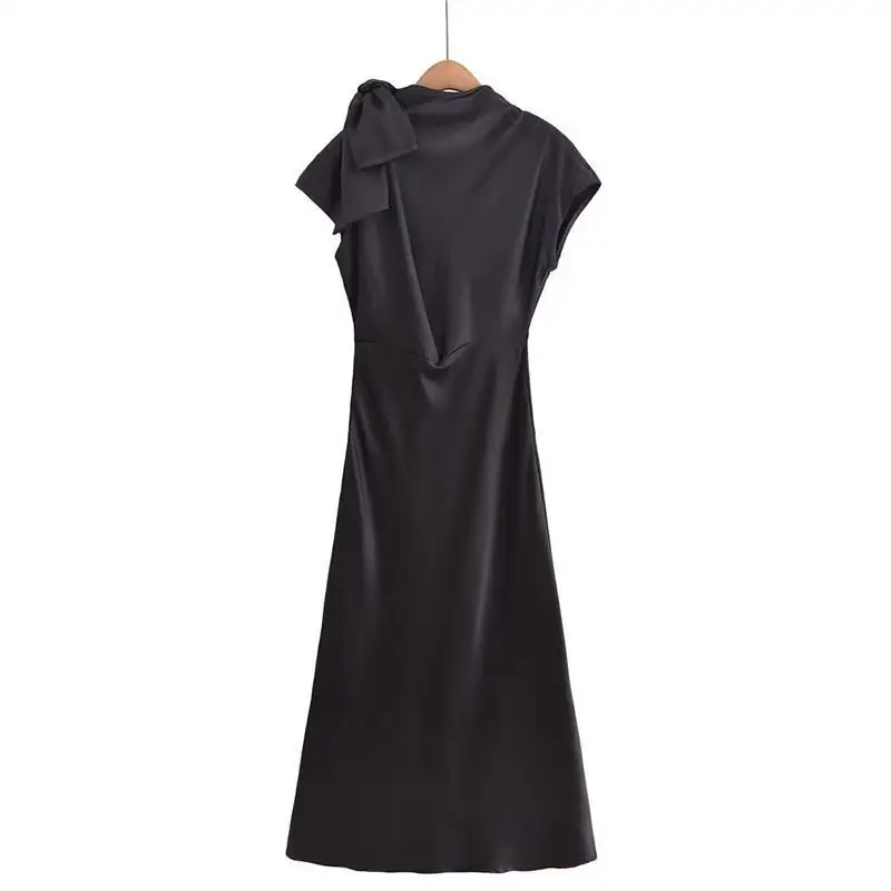 ชุดเดรสยาวทรงเอไลน์ผ้าซาตินเนื้อนุ่ม แฟชั่นฤดูหนาว 2024 สำหรับผู้หญิง ผ้าทีอะซิเตท เอวกลาง