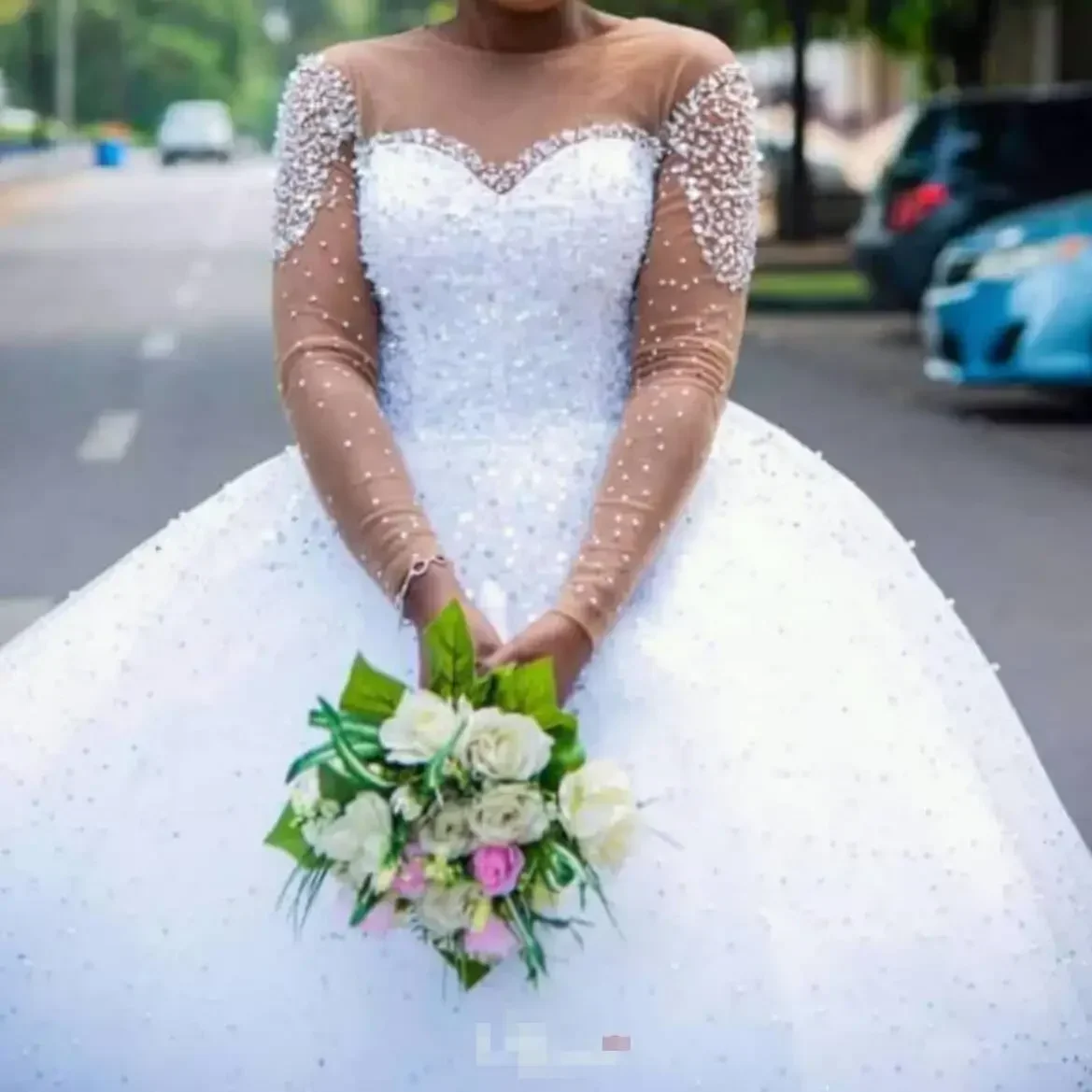 Suknia ślubna z perłami, długie rękawy, balowa, bufiaste rękawy, gorset z tyłu, sukienka ślubna na zamówienie, pełna połysku.