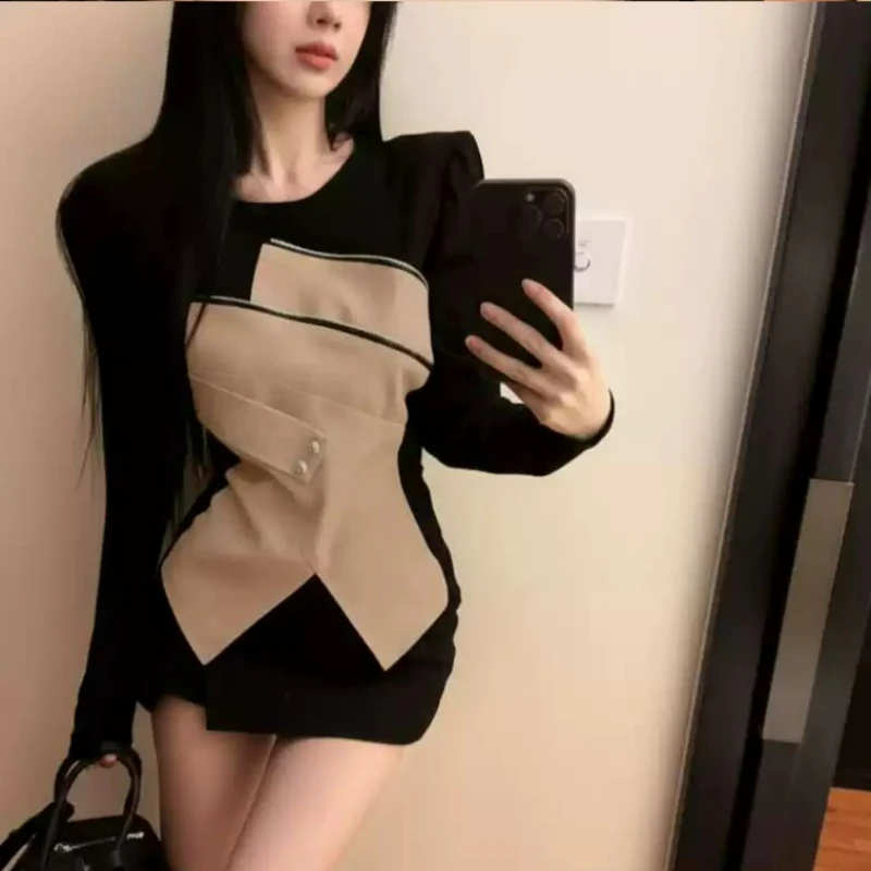 تي شيرت نسائي لربيع وخريف 2026 فريد من نوعه بطبقة أساسية أنيقة ومكررة وغير منتظمة ومقطعة برقبة دائرية وأكمام طويلة للنساء #3