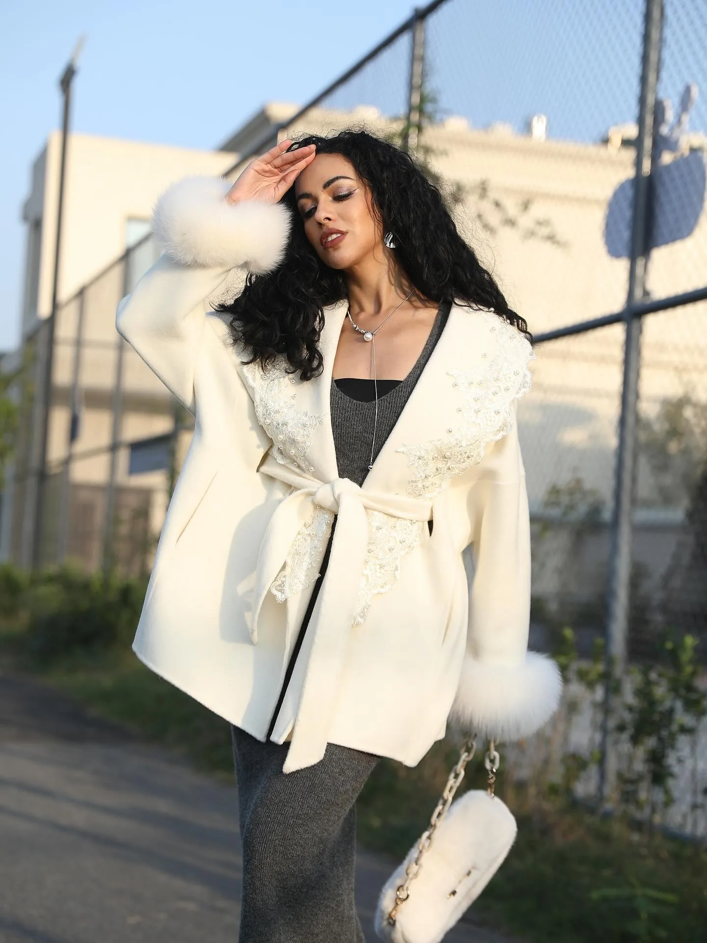 Manteau d'hiver en fausse fourrure pour femme, manteau en laine, grande taille, dentelle perlée, vêtements d'extérieur, pardessus, veste de poche, tenue chaude et épaisse personnalisée