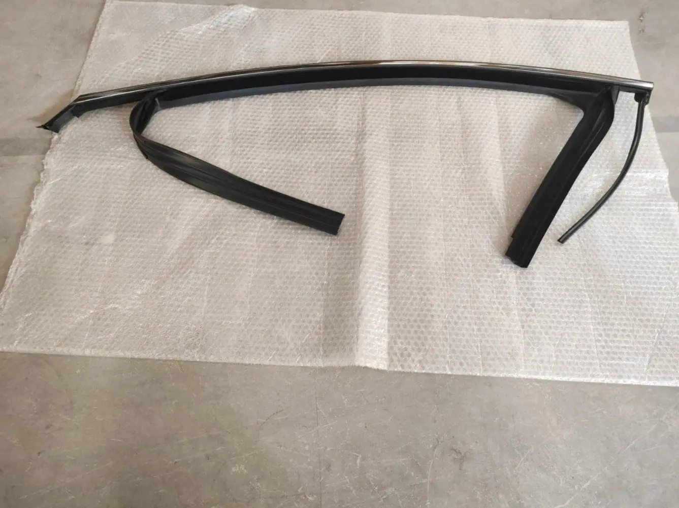 

For BYD Atto 3 Left Front Door Weatherstrip Assembly SC2EM-6107113