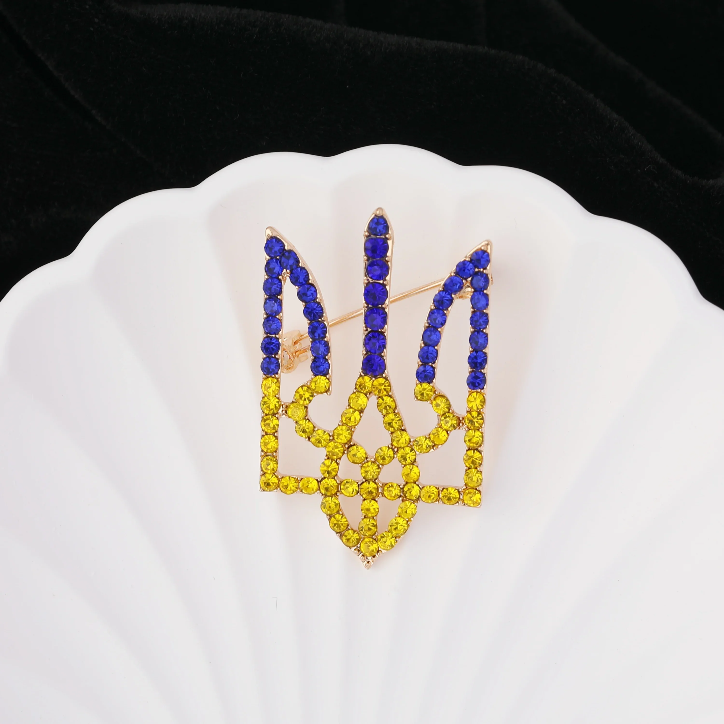 Dmari Luxury Women Brooch Ukraine National Emblem Badge Sparkling Rhinestone Trident Brooch Pin Unique Gift For Ukraine Friends