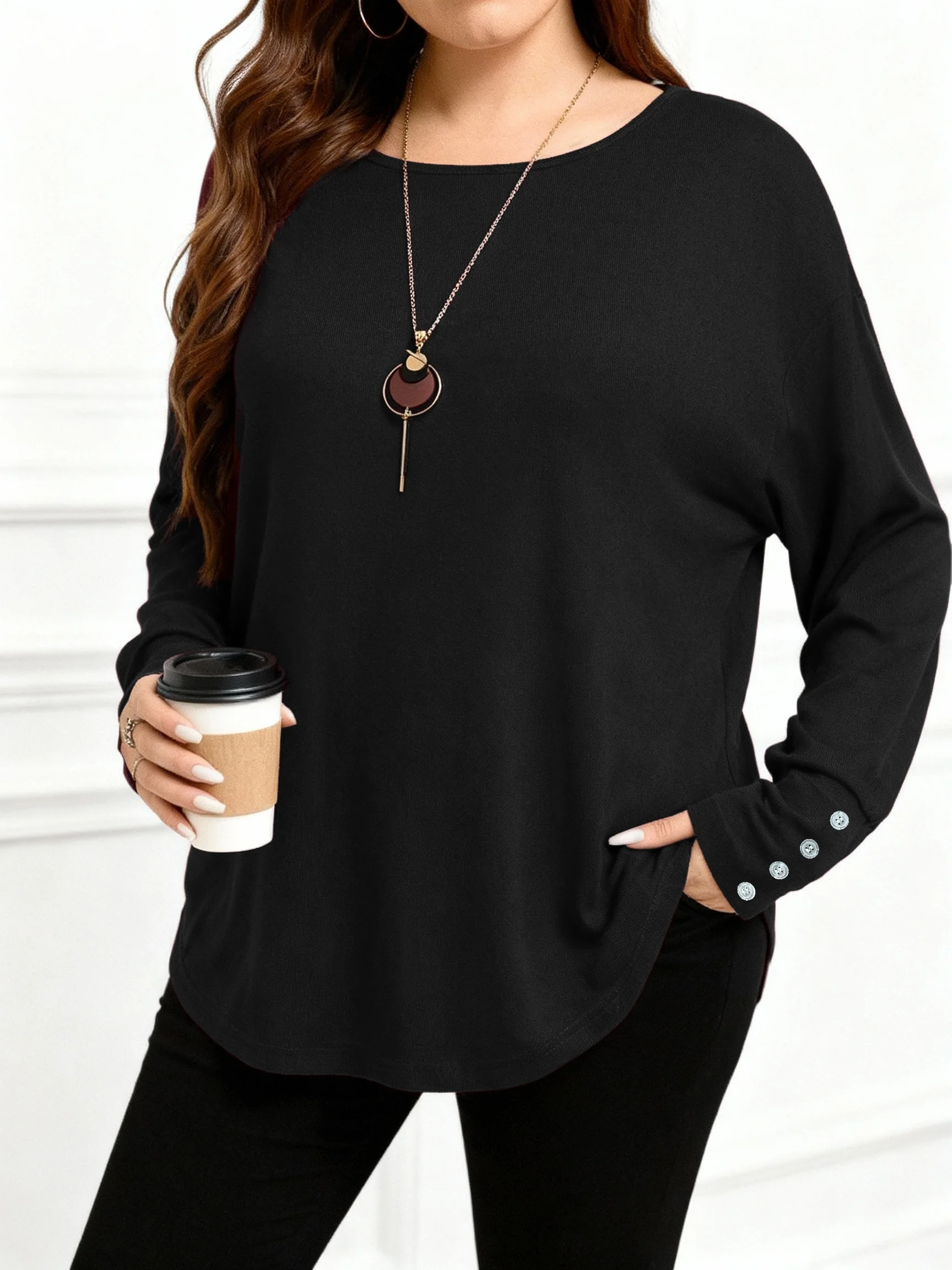 Gemütliches Plus-Size-Damen-Oberteil mit langen Ärmeln und stilvollen Knopfdetails für den Alltag. – Detail 4