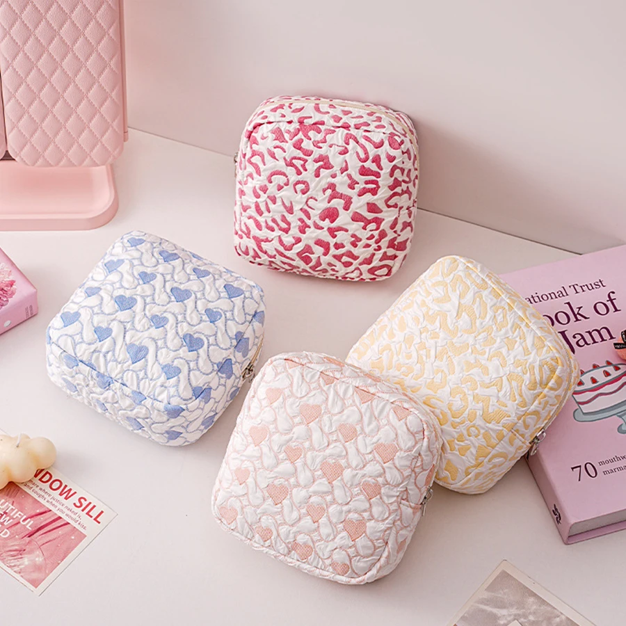 Heart Pattern Sanitary Pads Bag Large Zipper Heart Style Cosmetic Makeup Bag Cute Portable Lipstick Makeup Case Organizer Bags