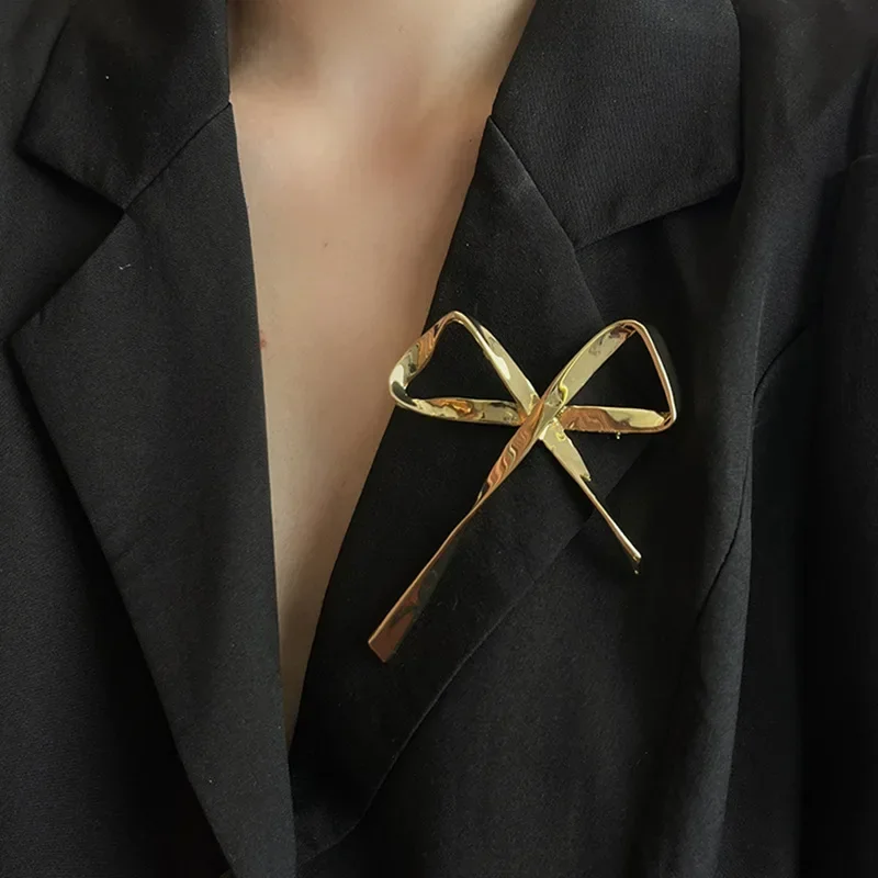 

Korean blogger with the same exaggerated metal bow ribbon high-end exquisite brooch