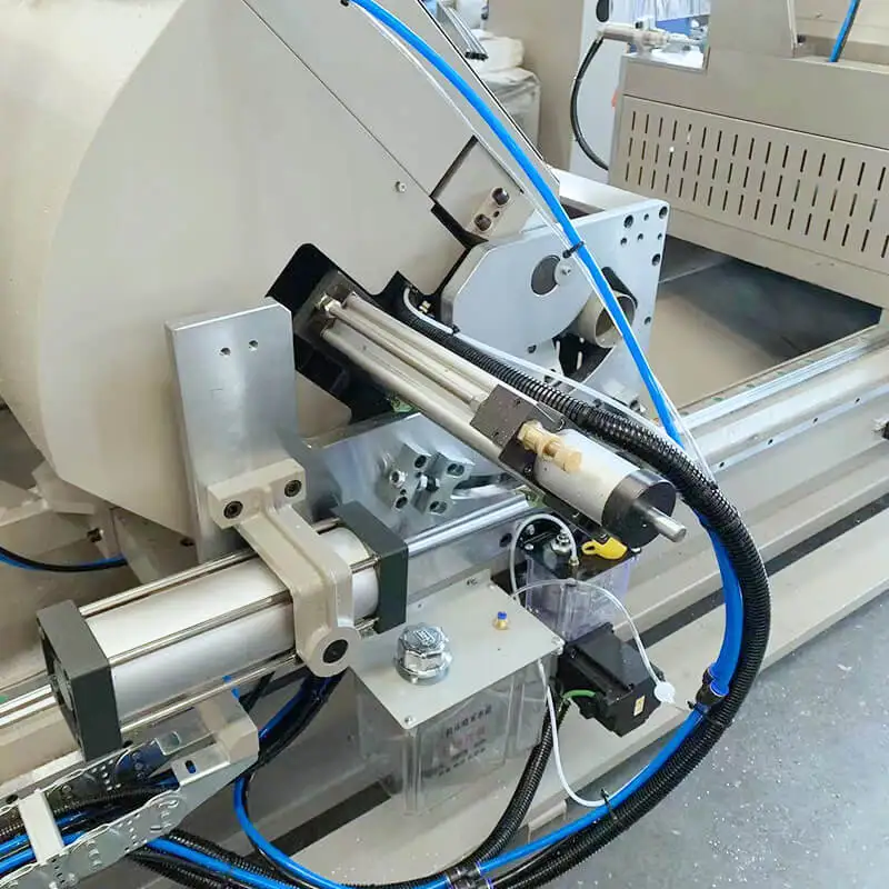 WEIKE CNC volautomatisch precisiesnijden voor het maken van dubbel aluminium profielen Hine tweekoppige zaag