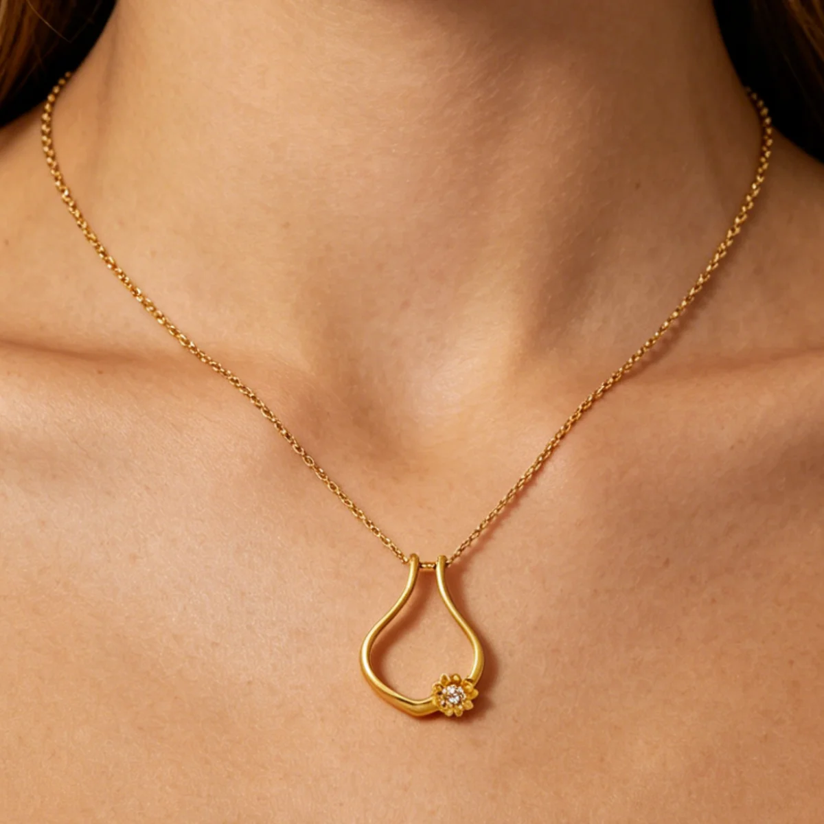 Tiny Daisy Uterus Necklaces for Women 18K Gold Plated Geometric Pendant Necklace Fashion Jewelry Gifts for All Occasions