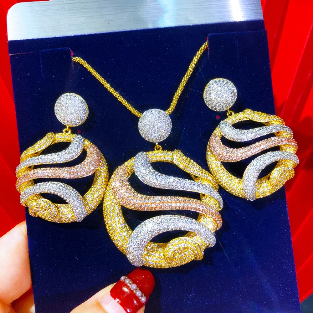 

Soramoore Gorgeous Luxury Round Pendant Necklace Earrings Fashion Indian Style For Women Daily Life Professional Lady Jewelry